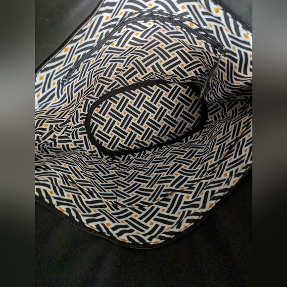 Vera Bradley NWOT 🌸Glenna Tote Purse Handbag Classic Black Microfiber - Picture 8 of 12